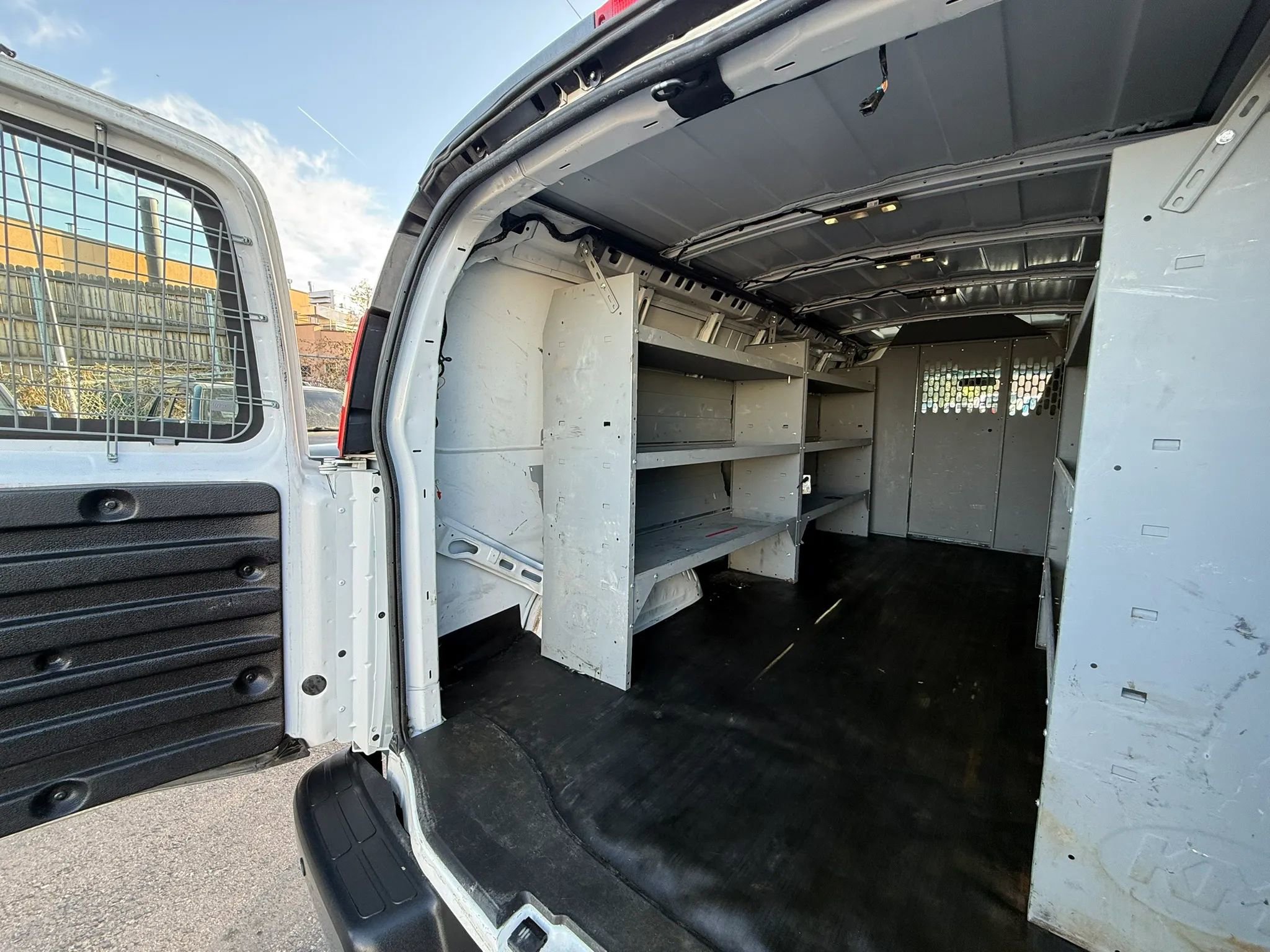 Used 2018 Chevrolet Express 3500 Extended w/ Driver Convenience Package RWD image 18