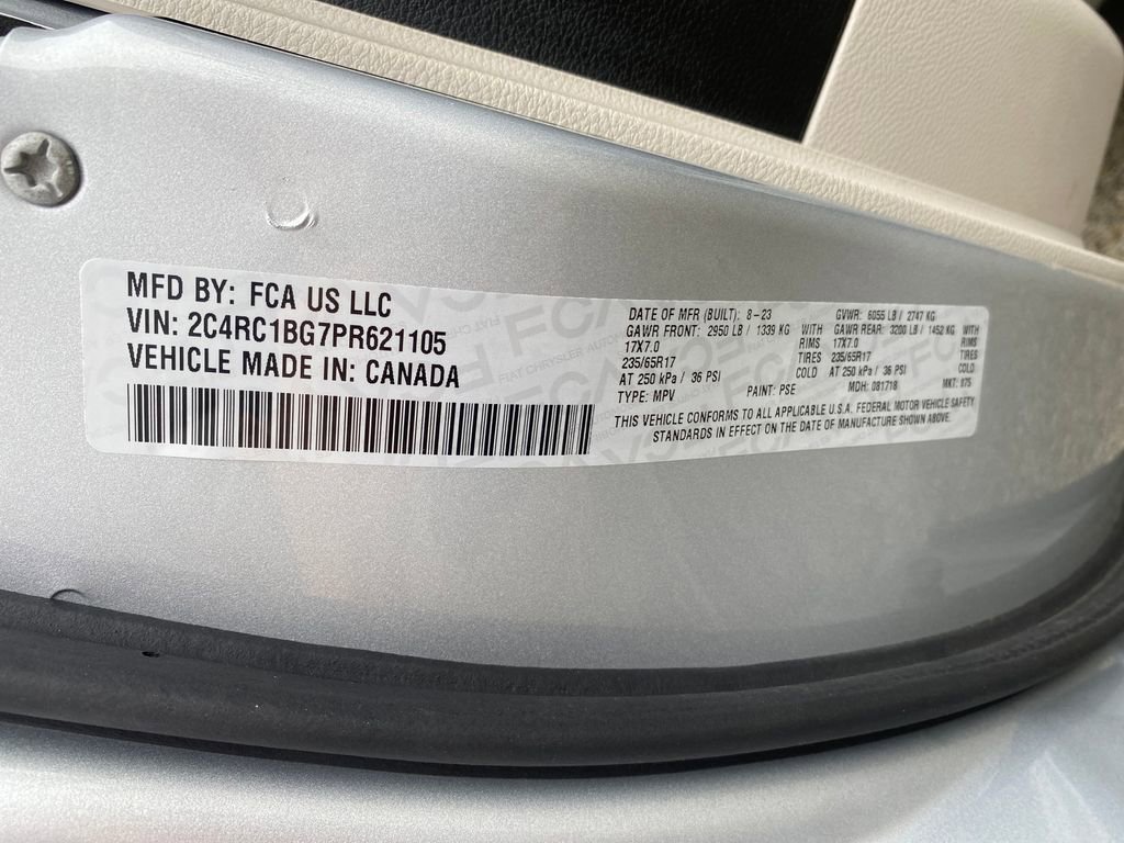 Used 2023 Chrysler Pacifica Touring-L FWD image 30