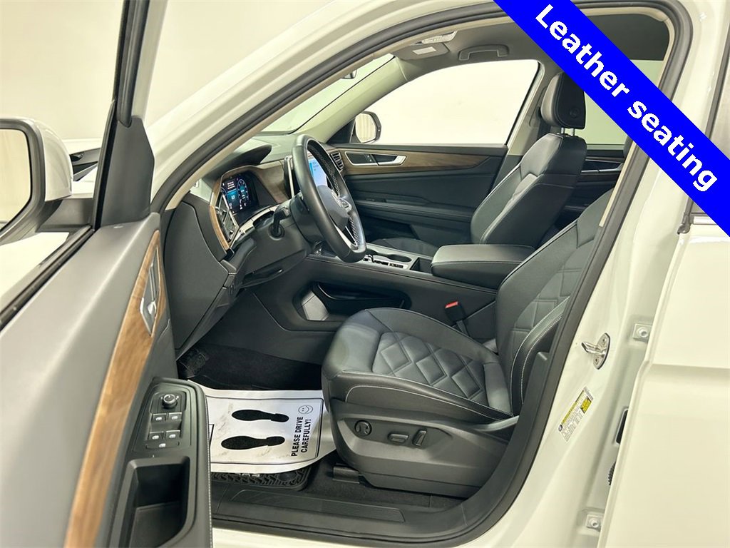 Certified 2025 Volkswagen Atlas SE image 12