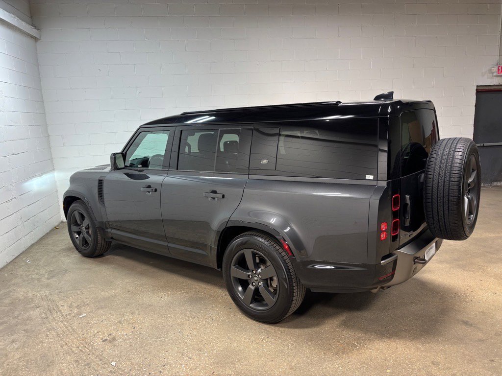 Used 2023 Land Rover Defender 130 X-Dynamic SE image 10