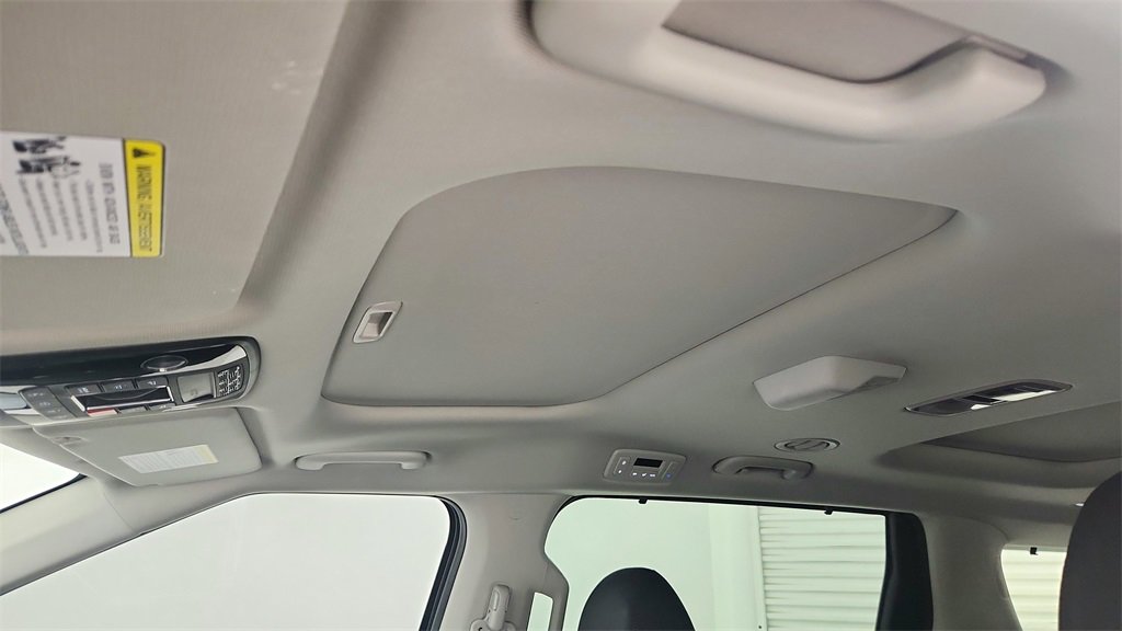 Used 2025 Kia Carnival SX Prestige image 16