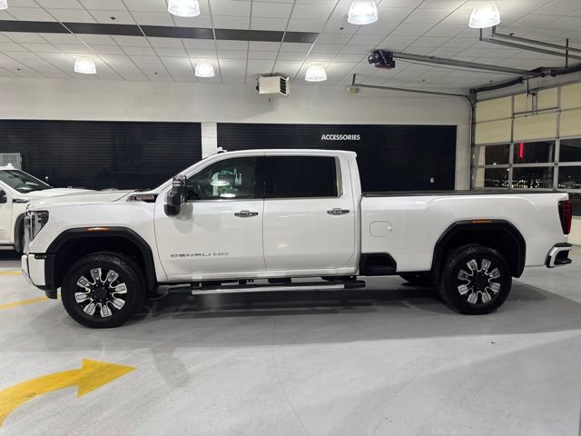 Used 2024 GMC Sierra 3500 Denali w/ Denali Reserve Package AWD/4WD image 5