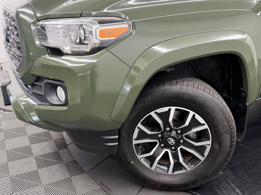 Used 2021 Toyota Tacoma TRD Sport w/ Technology Package RWD image 5
