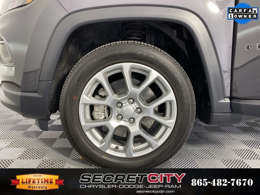 Used 2024 Jeep Compass Latitude AWD/4WD image 9