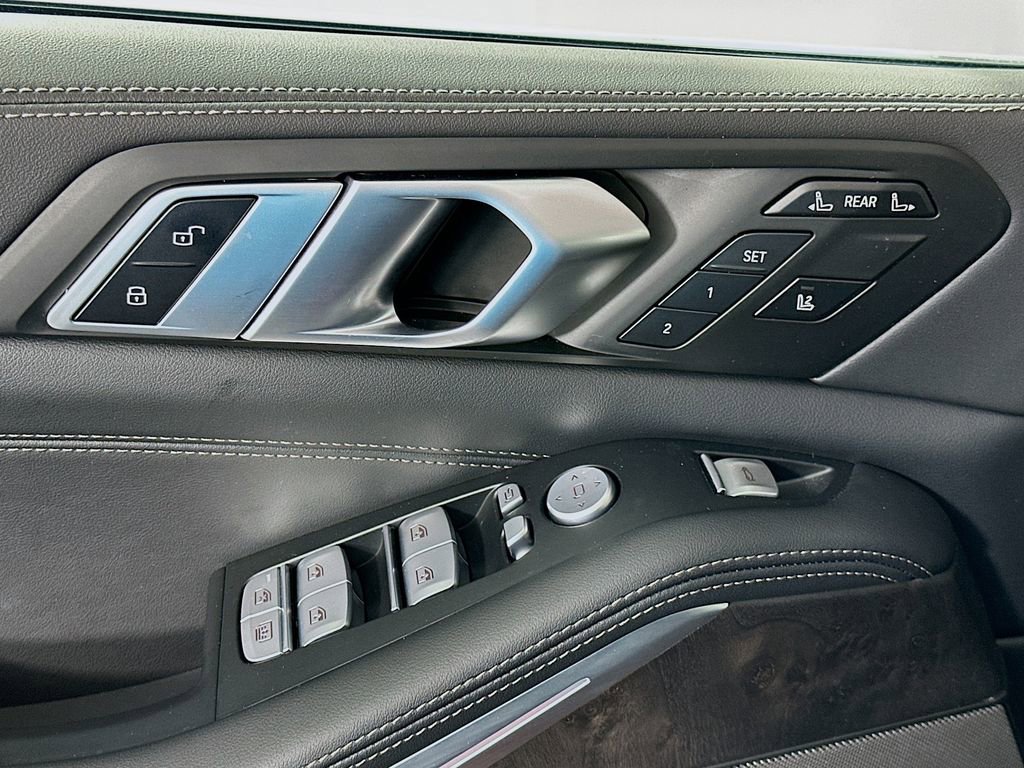 Used 2025 BMW X7 xDrive40i image 18