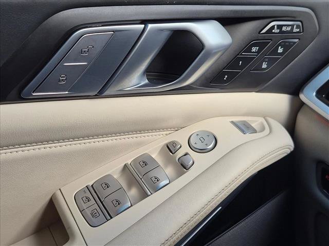 Used 2022 BMW X7 M50i w/ Dynamic Handling Package AWD/4WD image 17