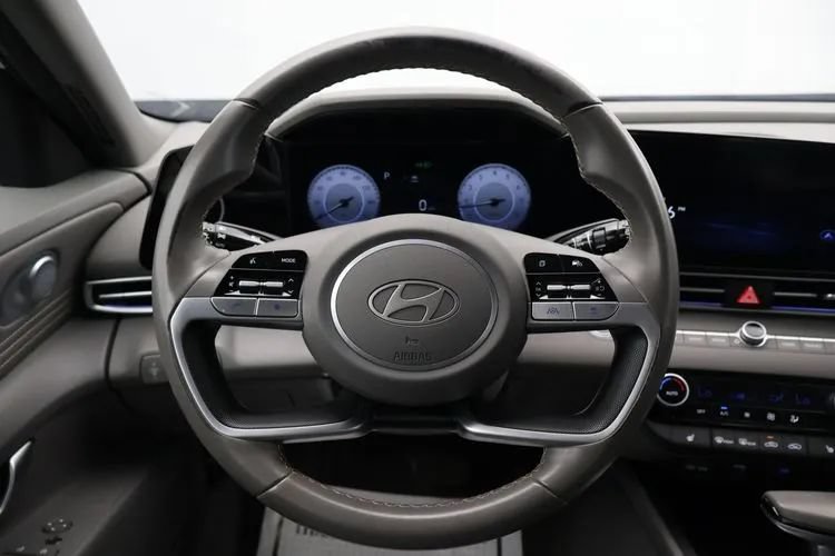Used 2025 Hyundai Elantra SEL FWD image 19
