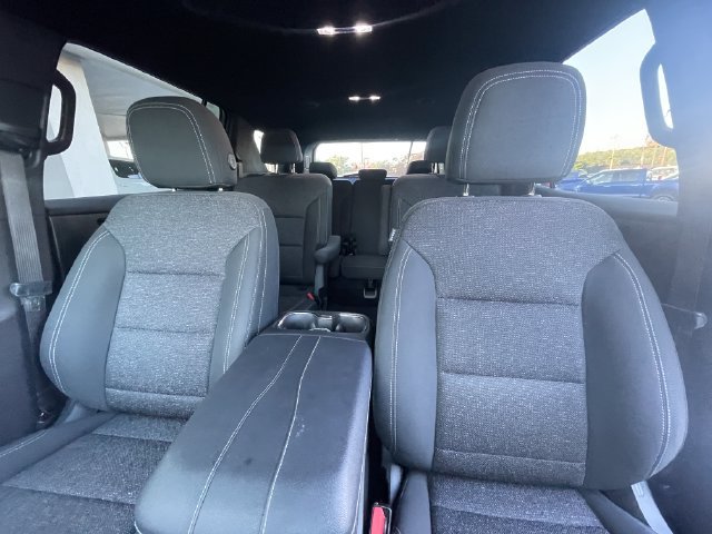 Used 2025 Chevrolet Traverse LT w/ Driver Confidence Package FWD image 11