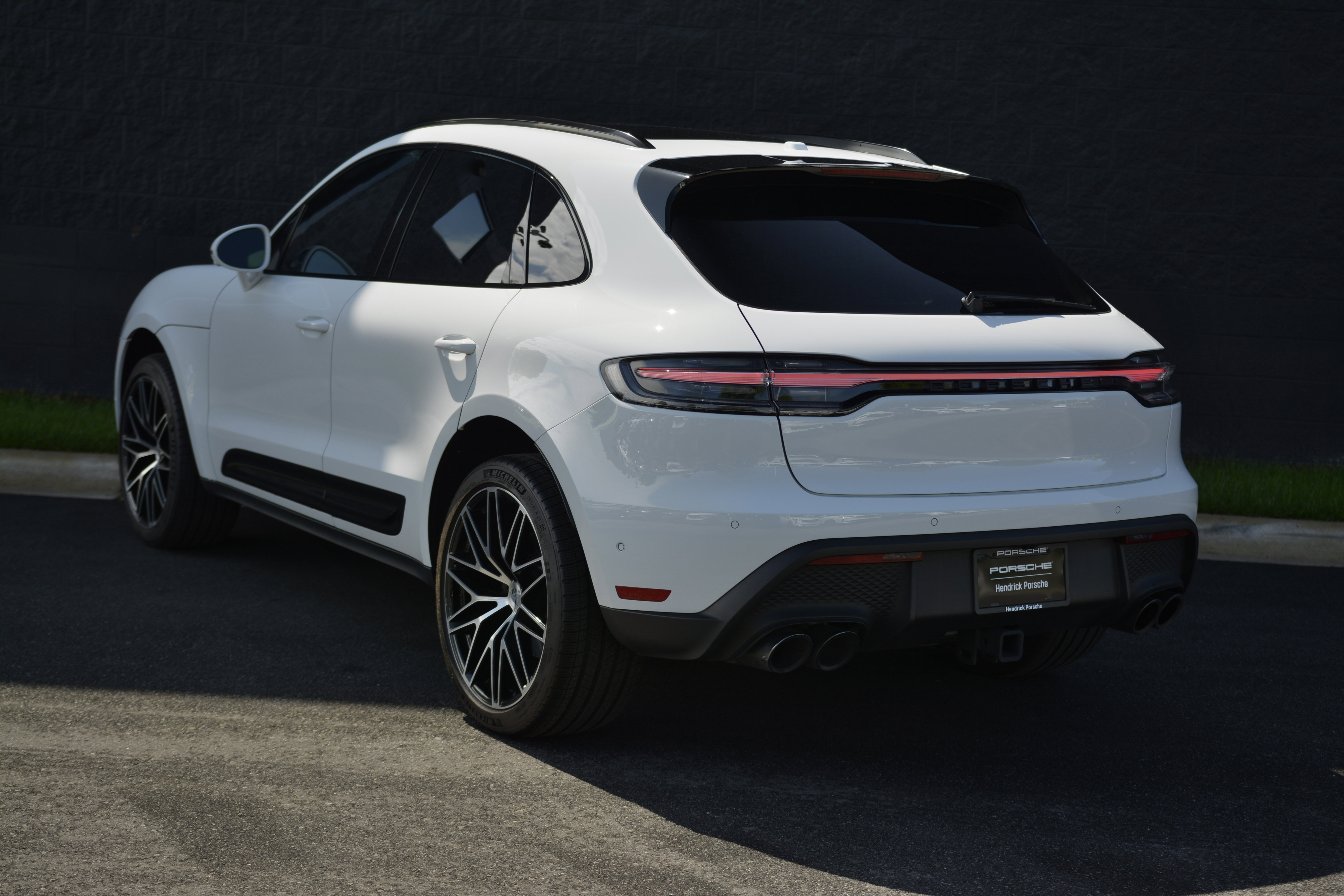 Certified 2026 Porsche Macan AWD/4WD image 3