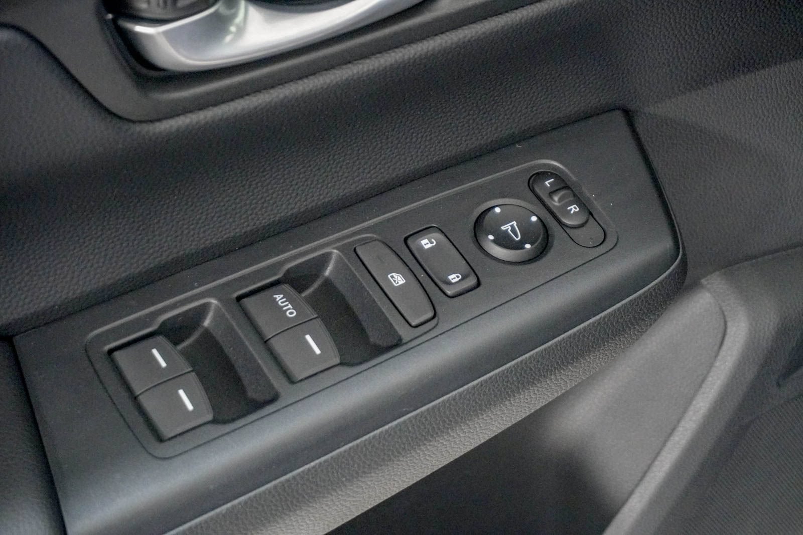 Used 2023 Honda CR-V LX image 17