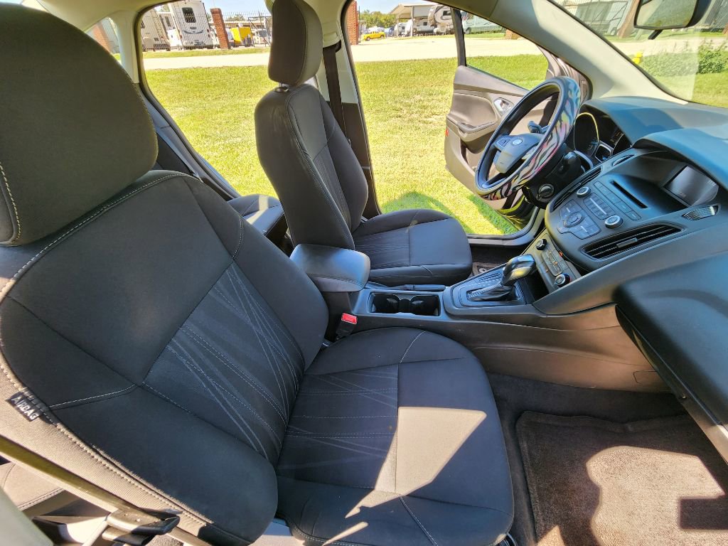 Used 2016 Ford Focus SE image 9