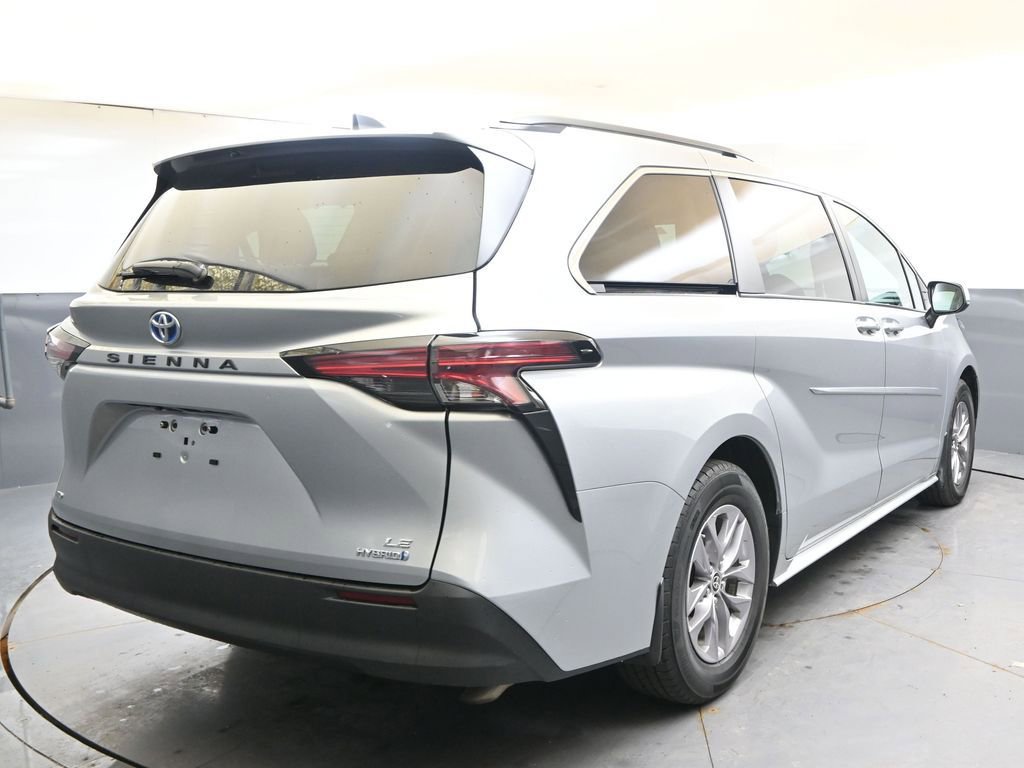 Used 2022 Toyota Sienna LE AWD/4WD image 5