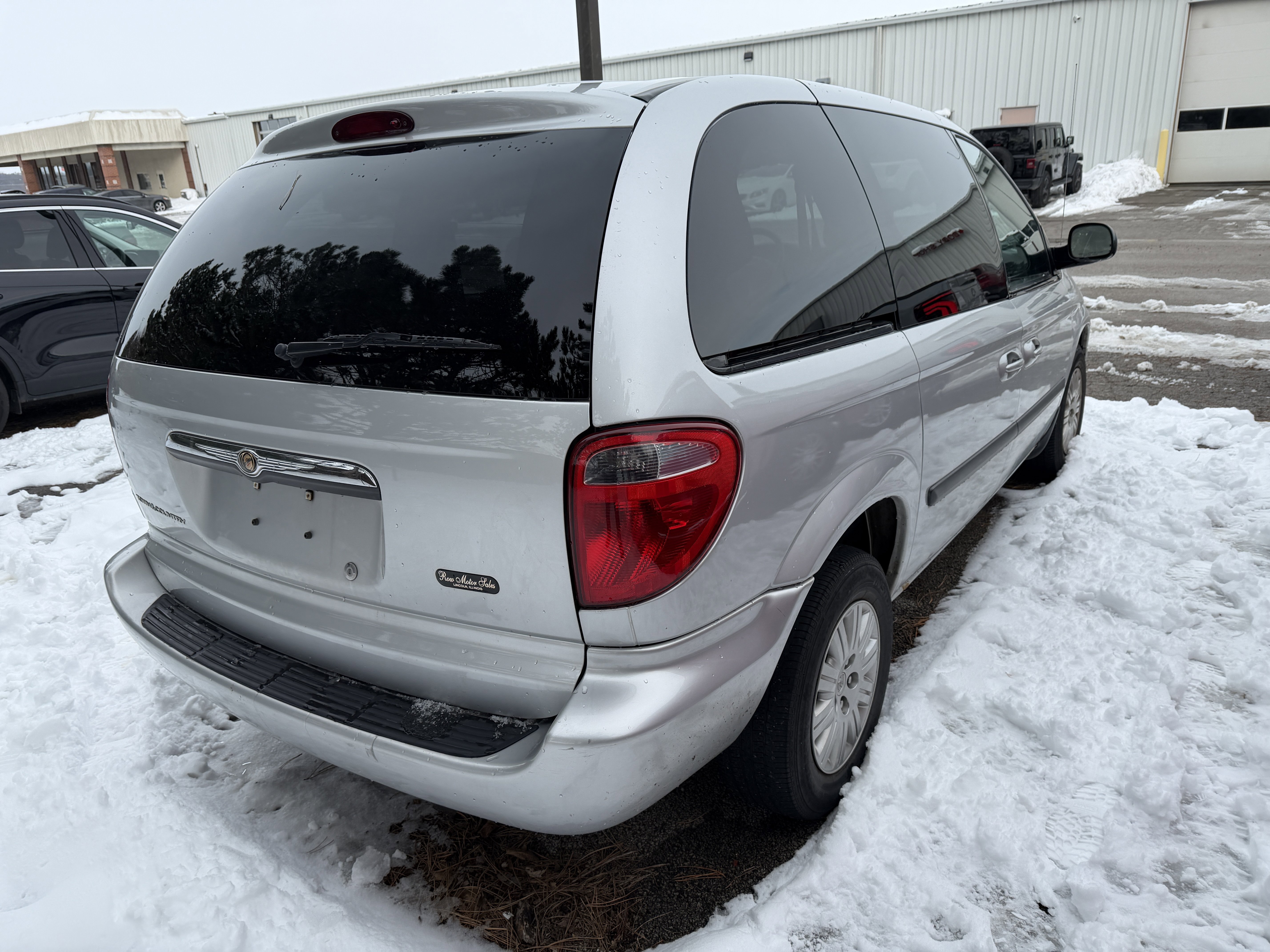 Used 2005 Chrysler Town & Country image 6