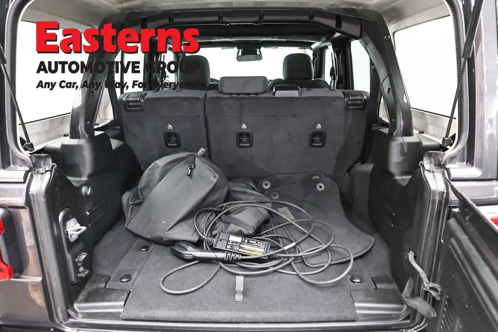 Used 2025 Jeep Wrangler Unlimited Sahara AWD/4WD image 9
