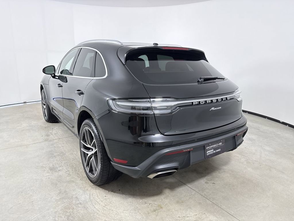 Certified 2025 Porsche Macan image 3