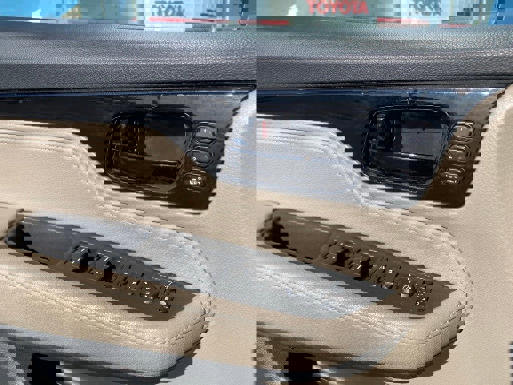 Used 2018 Honda Odyssey Elite image 14