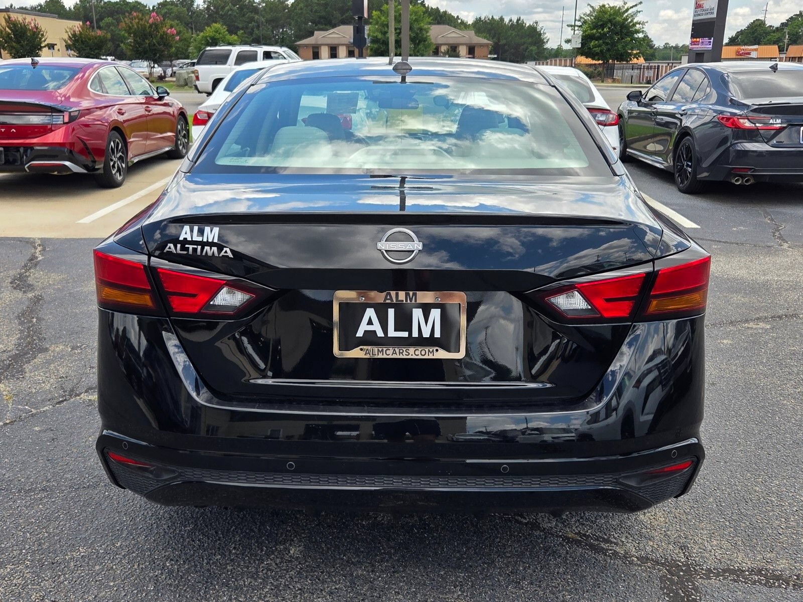 Used 2025 Nissan Altima 2.5 SV FWD image 10