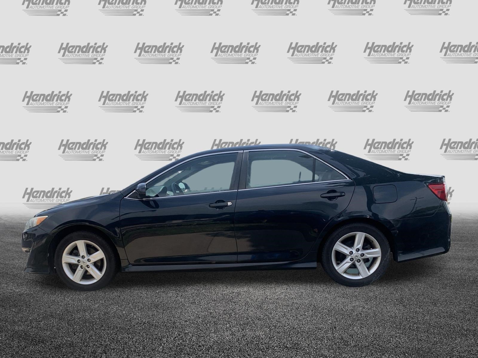 Used 2014 Toyota Camry SE w/ Moonroof Package FWD image 6