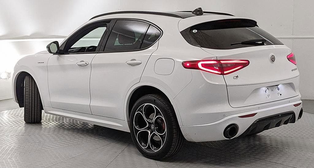 Used 2023 Alfa Romeo Stelvio Veloce AWD/4WD image 4
