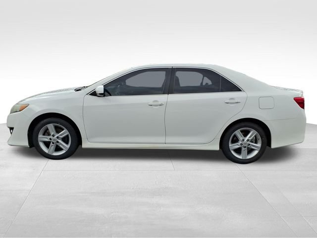 Used 2012 Toyota Camry SE FWD image 6