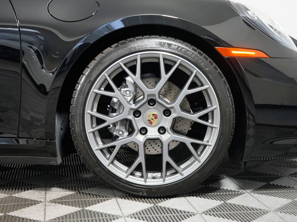 Certified 2024 Porsche 911 Carrera 4 AWD/4WD image 18