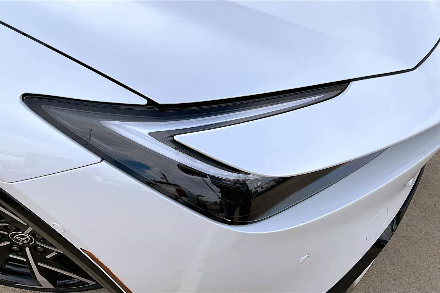 New 2026 Toyota Prius Plug-In Hybrid FWD image 13