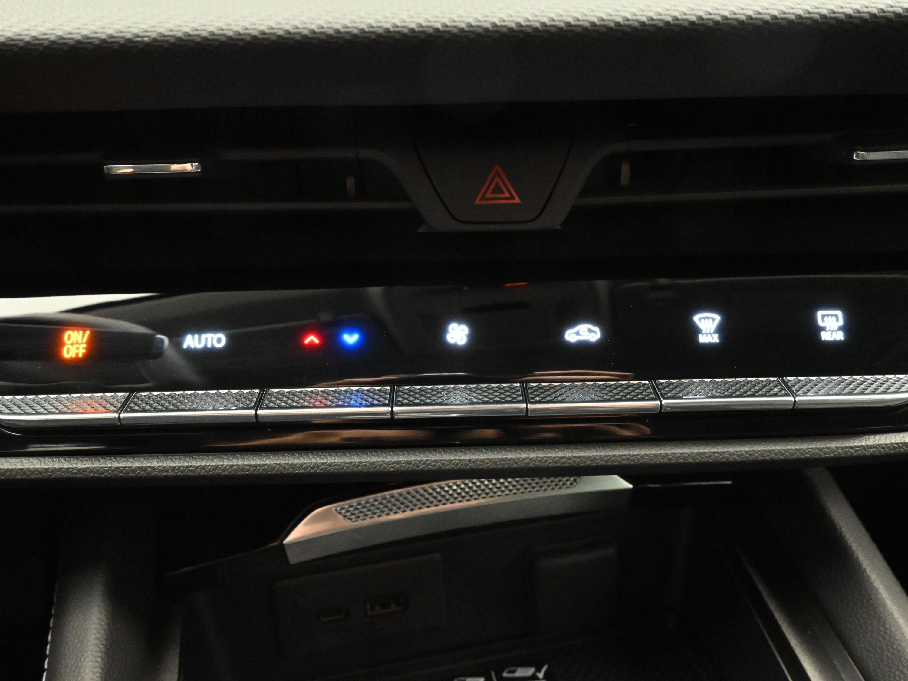 Used 2024 Buick Envision Preferred image 18