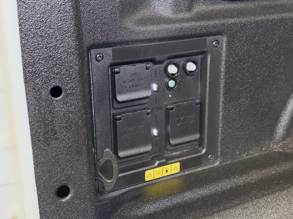 Used 2023 Ford F150 Lightning Platinum image 31