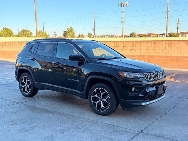 Used 2025 Jeep Compass Limited AWD/4WD image 5