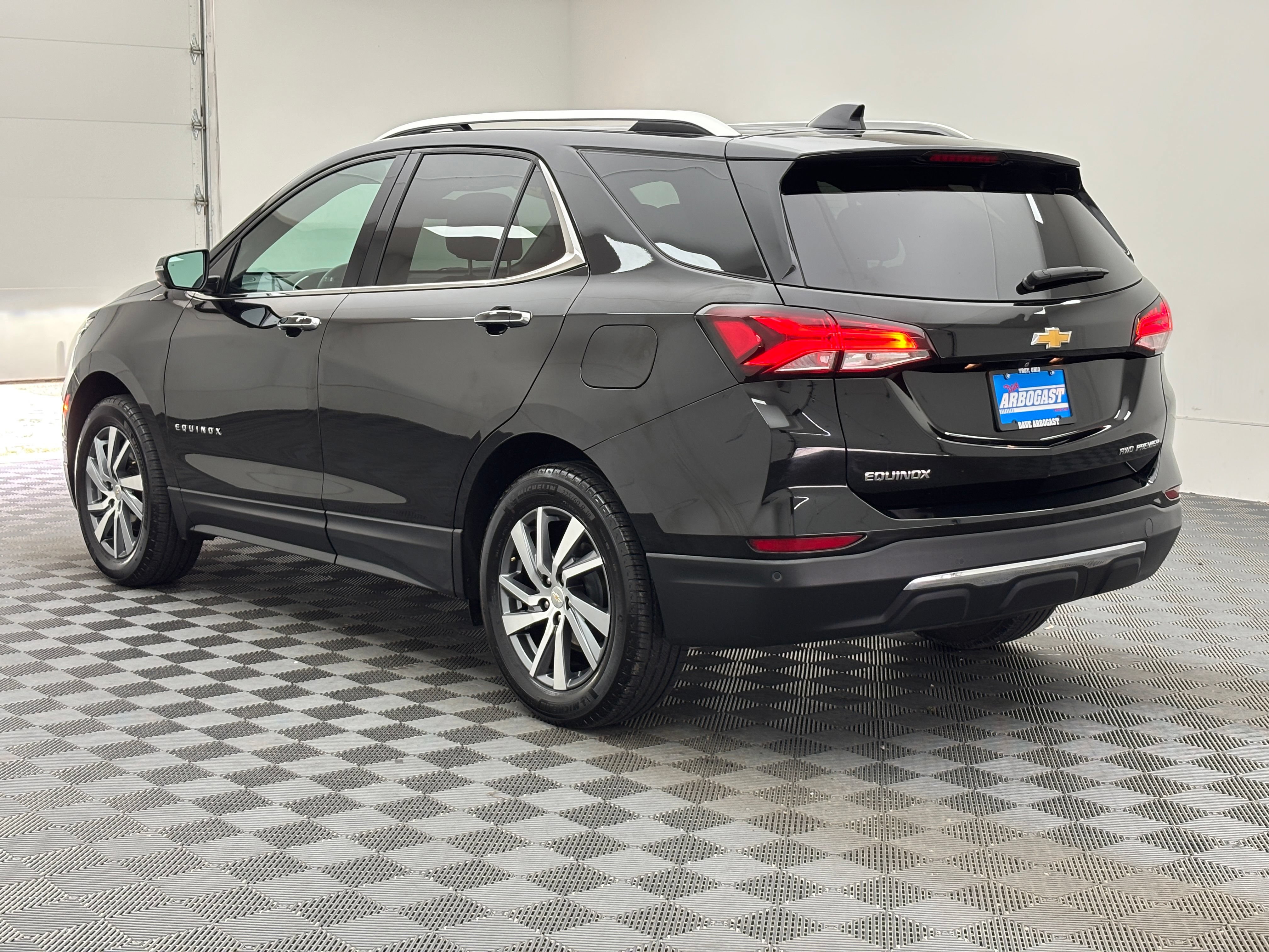 Used 2024 Chevrolet Equinox Premier AWD/4WD image 11
