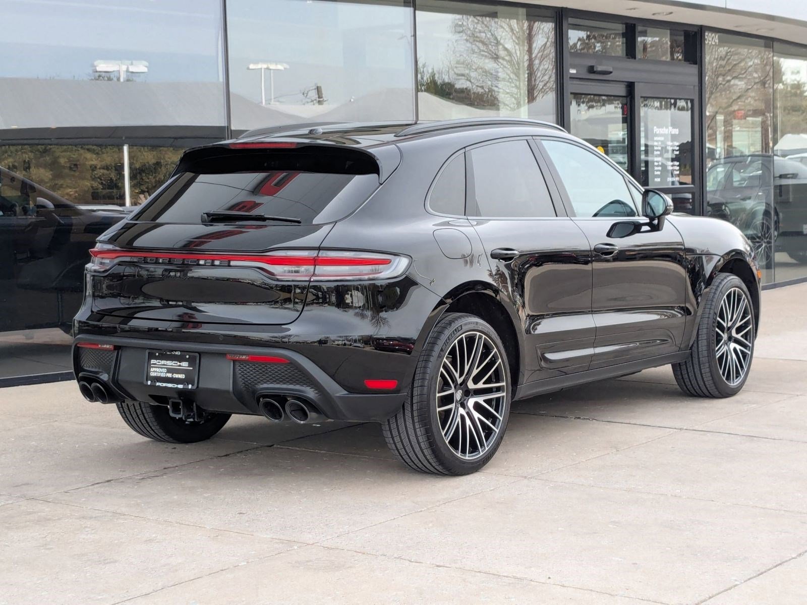 Certified 2025 Porsche Macan image 9