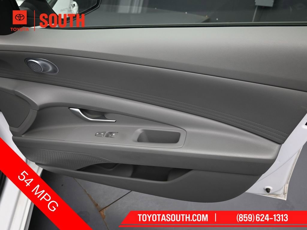 Used 2023 Hyundai Elantra Blue image 27