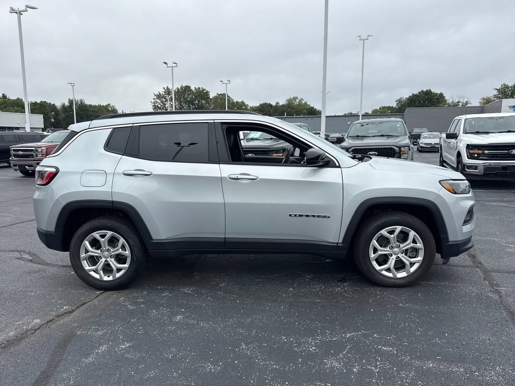Used 2024 Jeep Compass Latitude AWD/4WD image 6