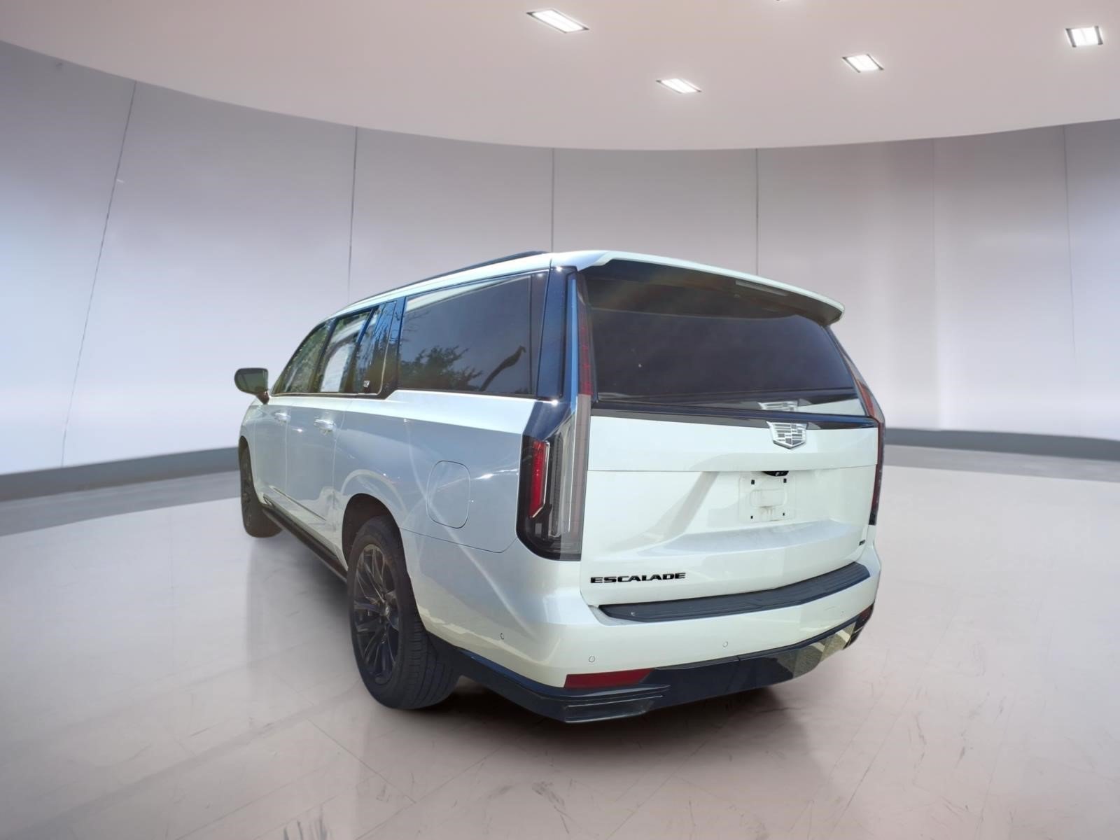 Used 2021 Cadillac Escalade ESV Sport Platinum w/ LPO, ONYX Package AWD/4WD image 3