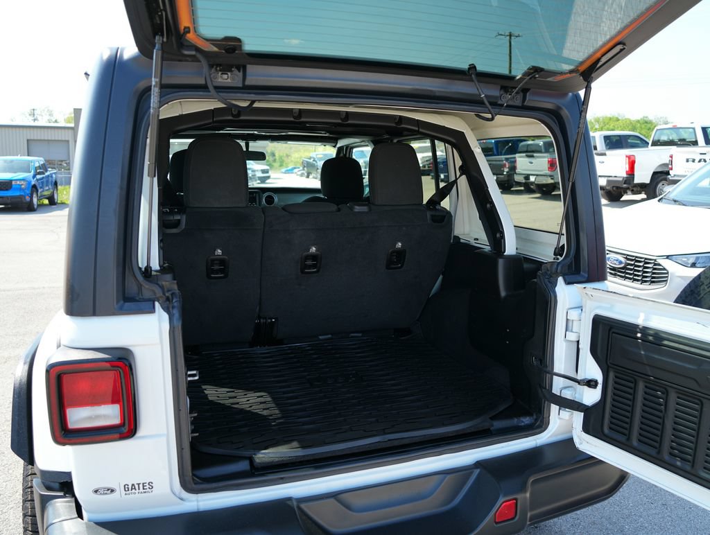 Used 2021 Jeep Wrangler Unlimited Sahara AWD/4WD image 25