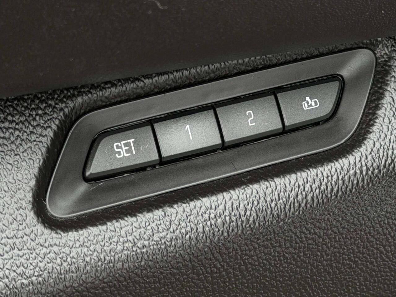 Used 2017 Cadillac Escalade ESV Luxury image 18