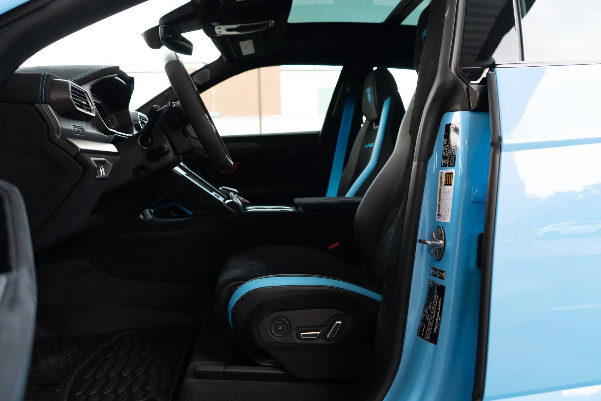 Used 2024 Lamborghini Urus Performante AWD/4WD image 14
