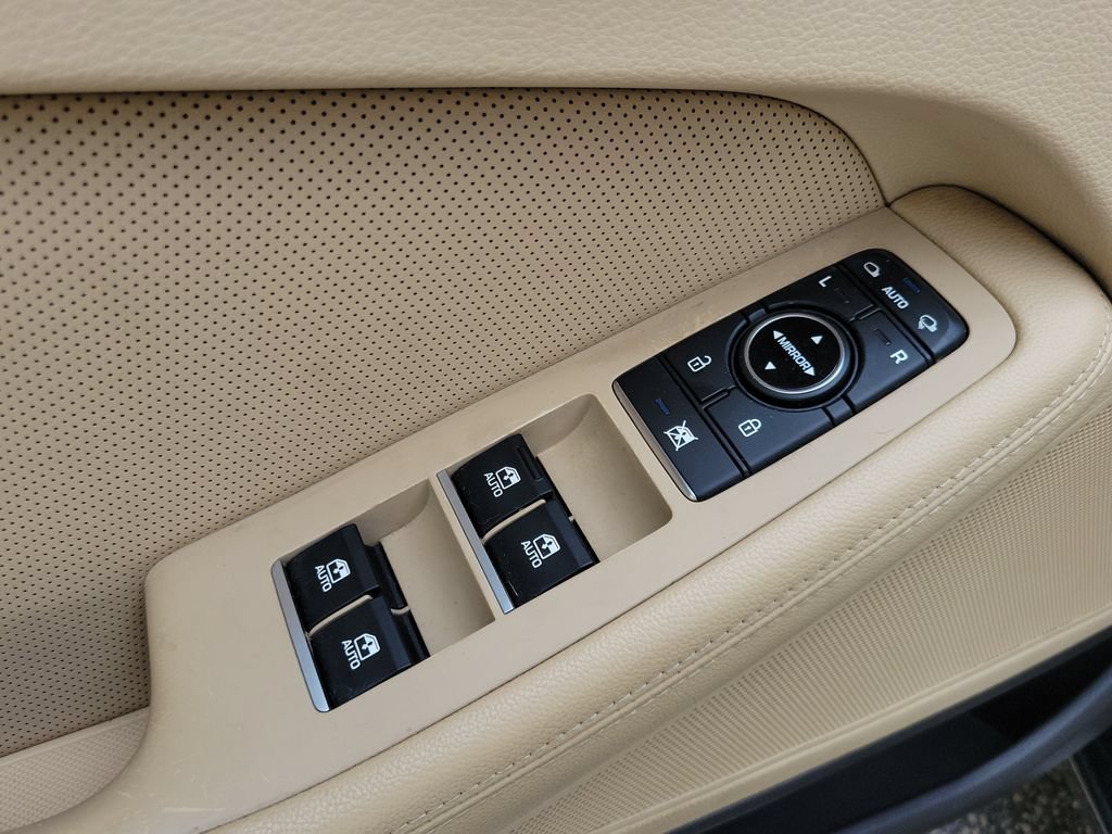 Used 2018 Genesis G80 3.8 RWD image 17