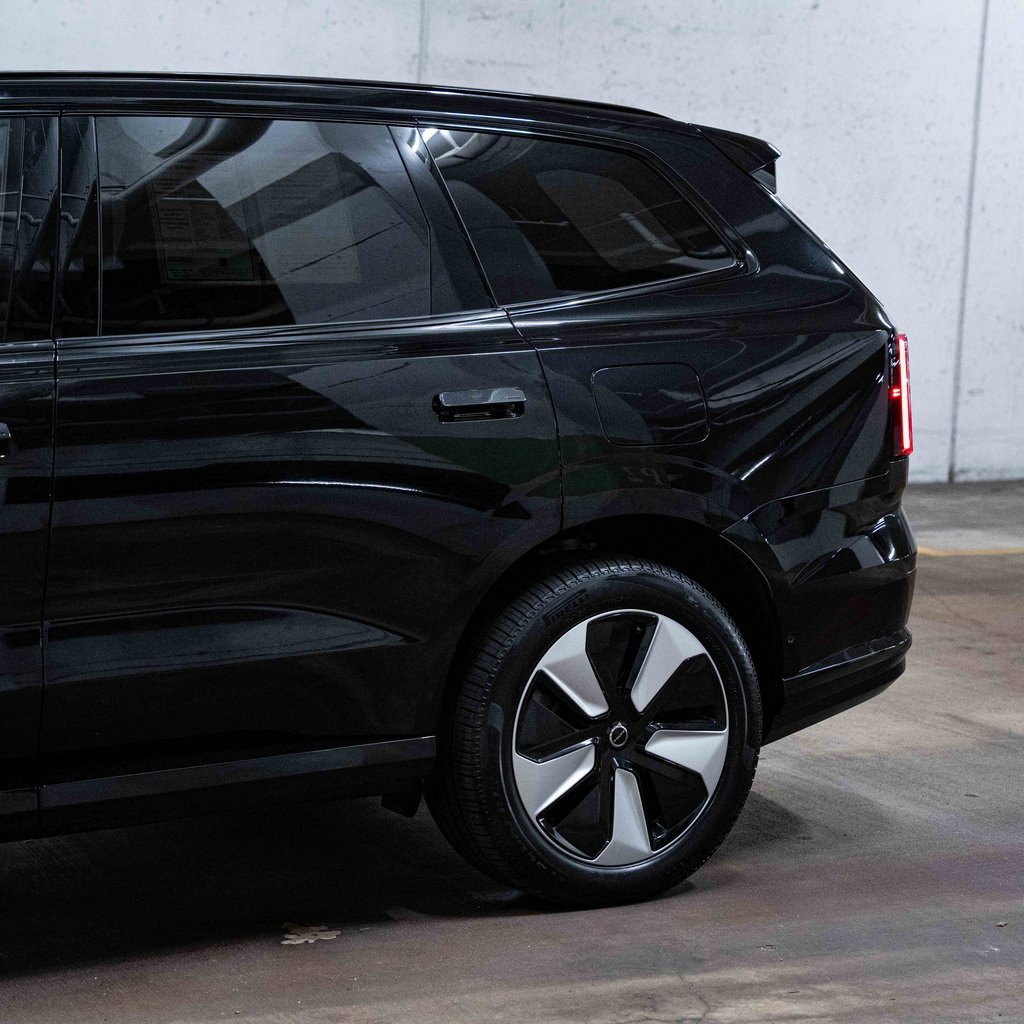 Certified 2025 Volvo EX90 Plus image 4