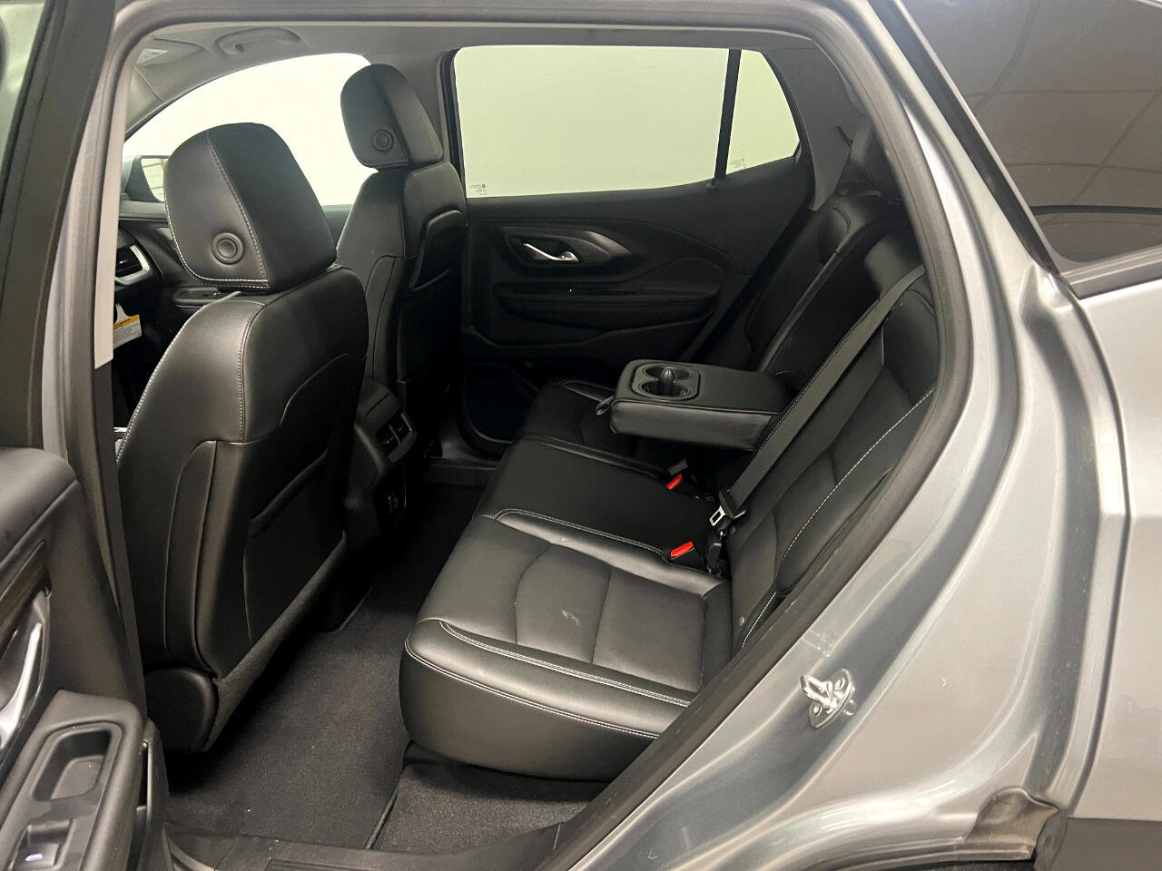 Used 2024 GMC Terrain SLT image 19