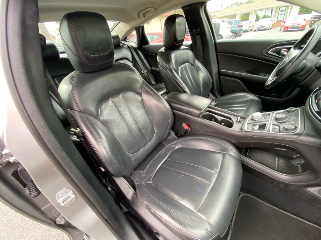 Used 2017 Chrysler 200 Limited Platinum FWD image 29