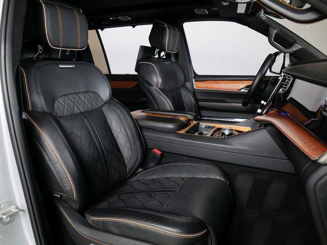 Used 2022 Jeep Grand Wagoneer Series III w/ Rear Seat Video Group 1 AWD/4WD image 10