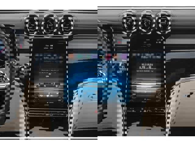 Used 2024 Mercedes-Benz GLC 300 4MATIC image 11