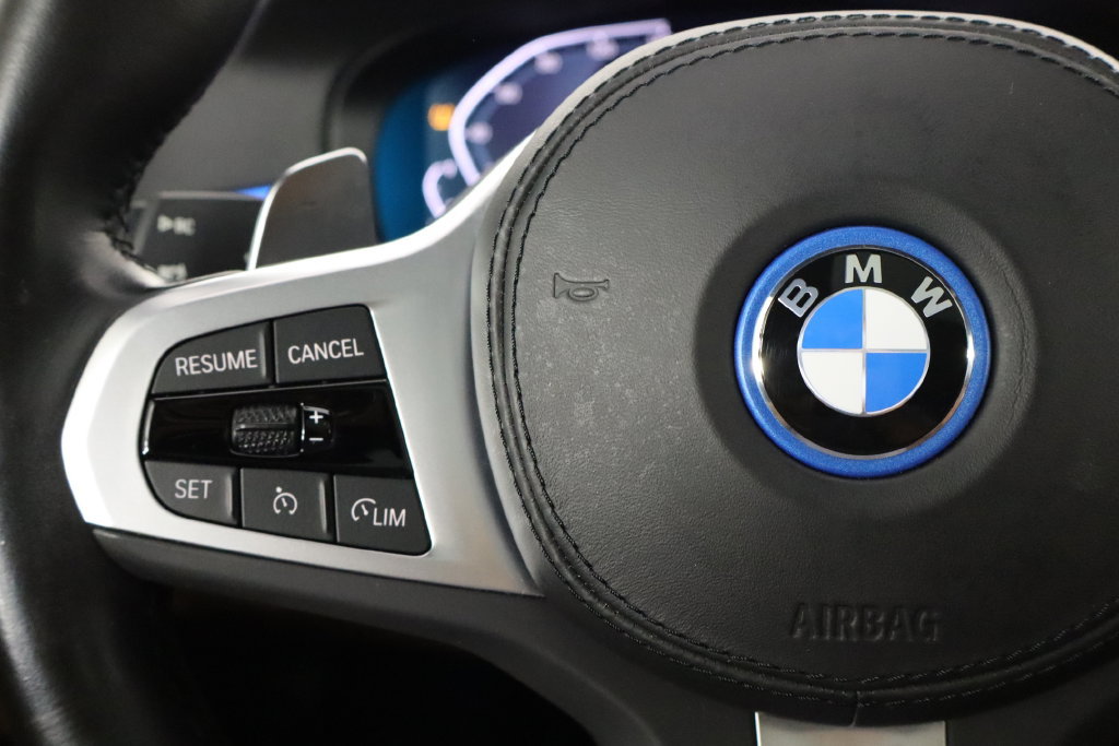 Used 2023 BMW 530e w/ M Sport Package RWD image 8