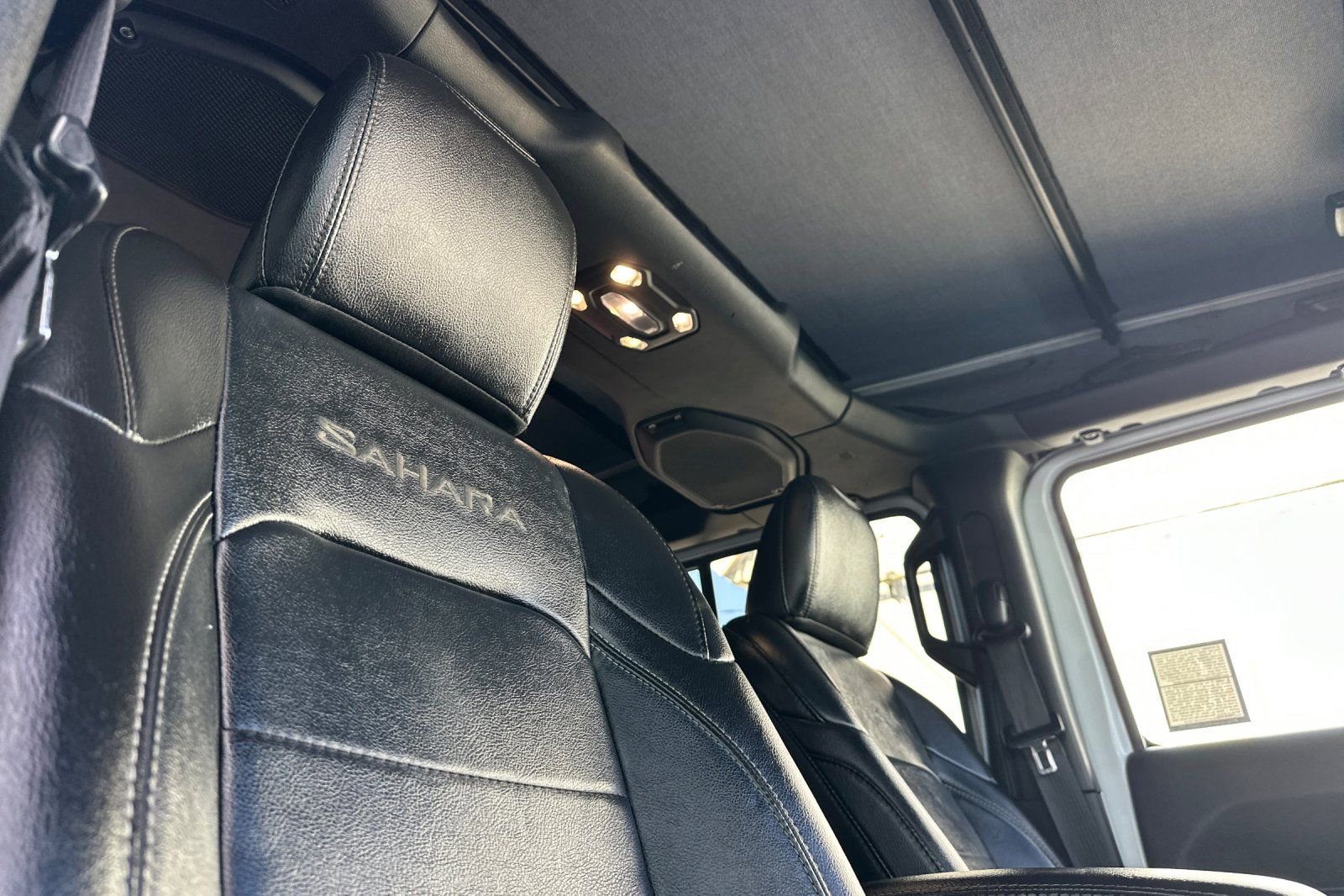 Used 2023 Jeep Wrangler Unlimited Sahara AWD/4WD image 18