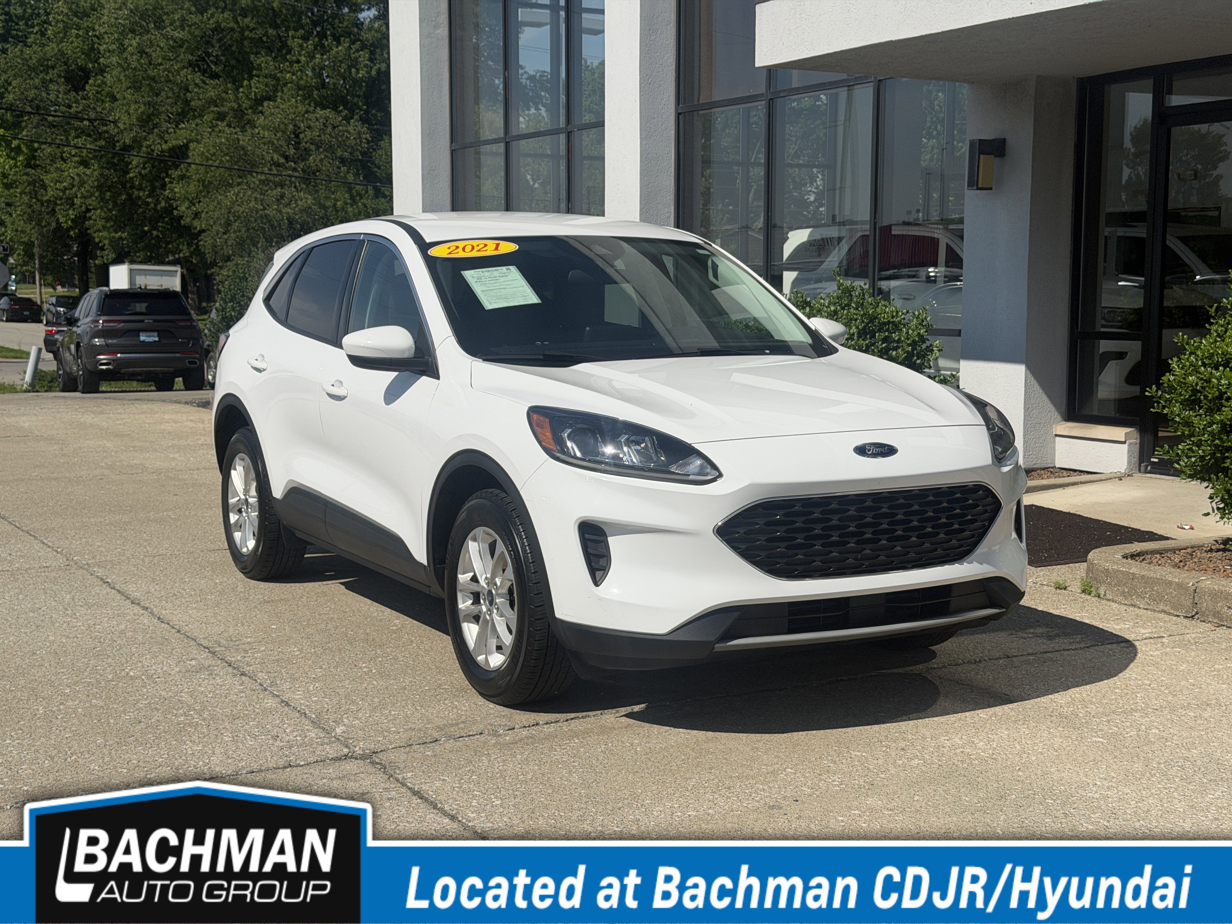 Used 2021 Ford Escape SE w/ Convenience Package AWD/4WD image 1