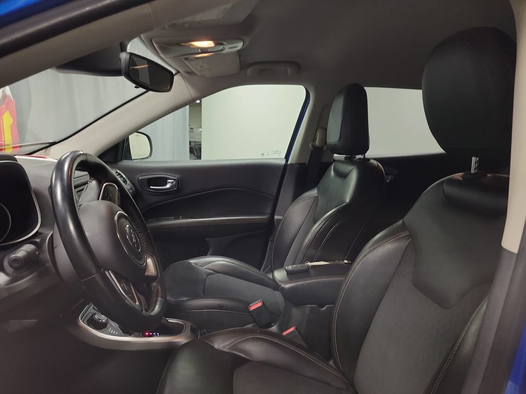 Used 2018 Jeep Compass Latitude w/ Cold Weather Group AWD/4WD image 13