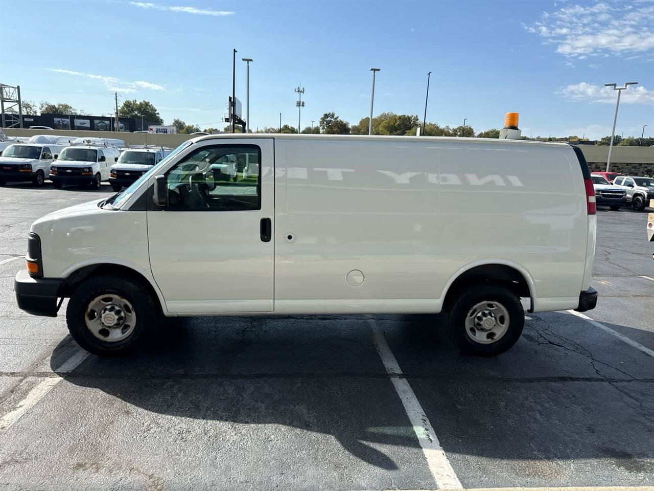 Used 2011 Chevrolet Express 2500 RWD image 5