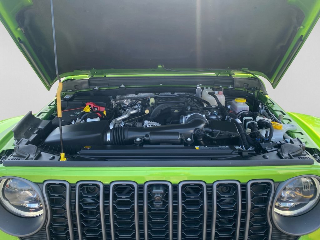 Used 2025 Jeep Wrangler Unlimited Rubicon AWD/4WD image 30