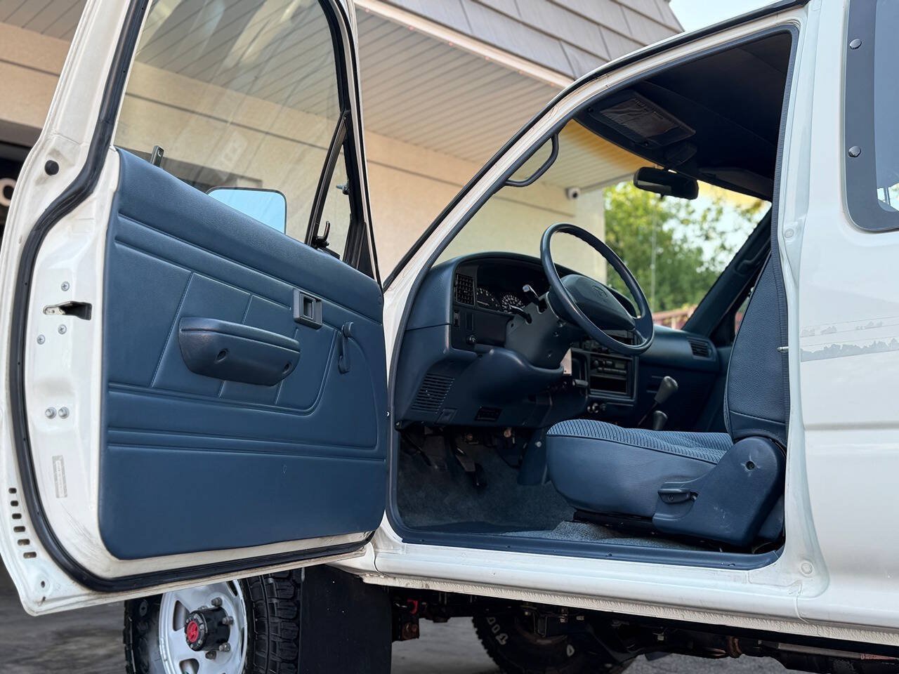 Used 1992 Toyota Pickup Deluxe AWD/4WD image 3